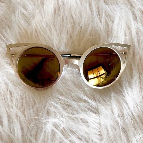 NWT || Gold Invader Cat Eye Mirrored Sunglasses - Picture 3 of 4
