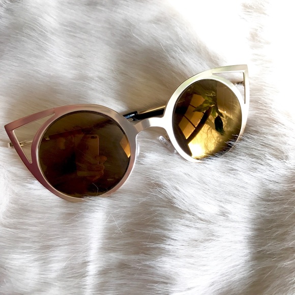 NWT || Gold Invader Cat Eye Mirrored Sunglasses - Picture 4 of 4