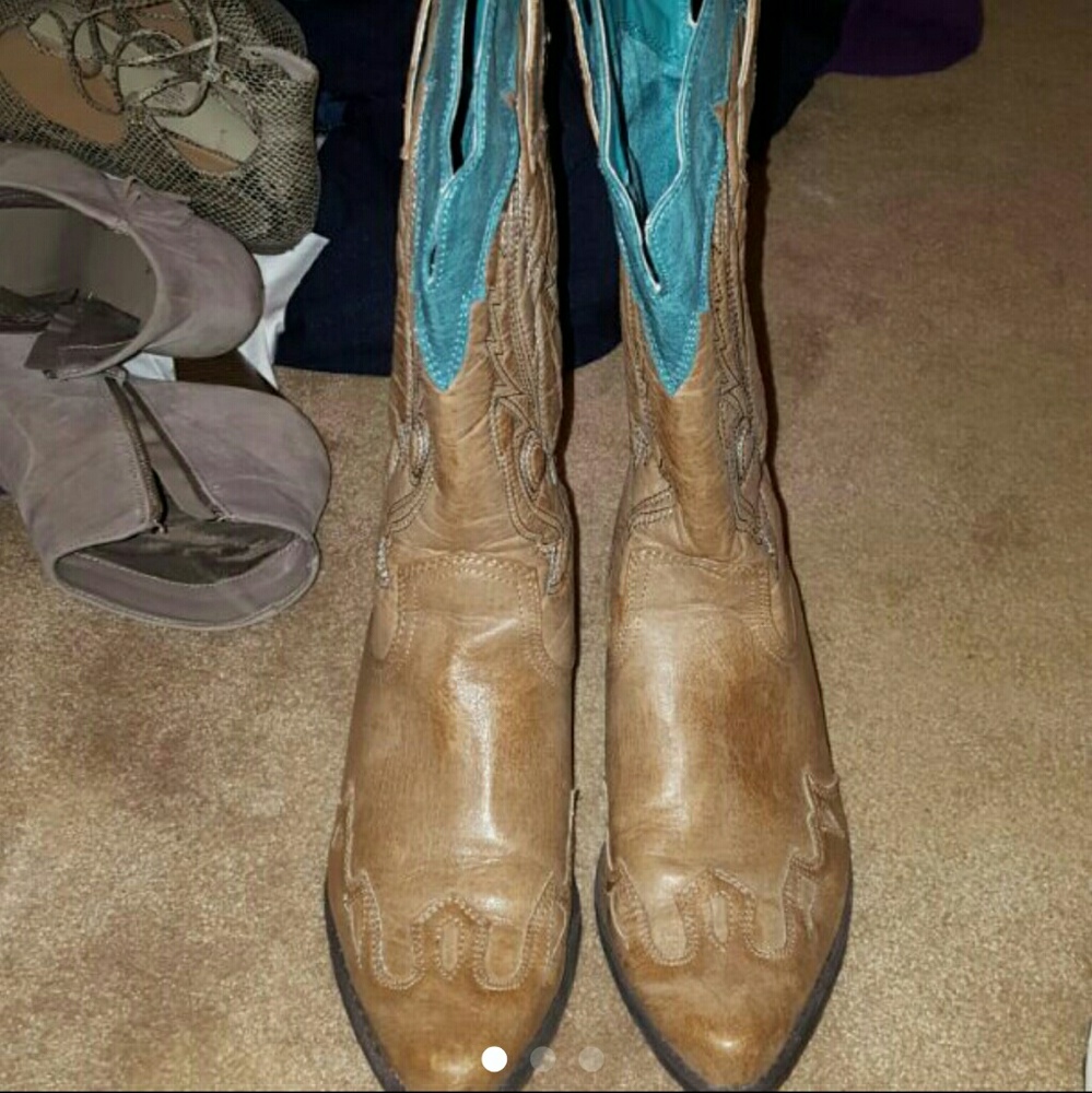 LIKE NEW!!! Women's Cowboy boots size 8.5