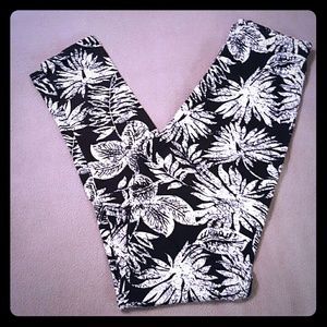 One Size patterned leggings