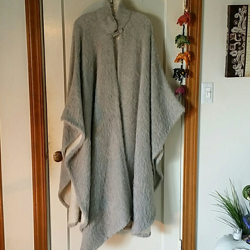 Alpaca reversible long cape
