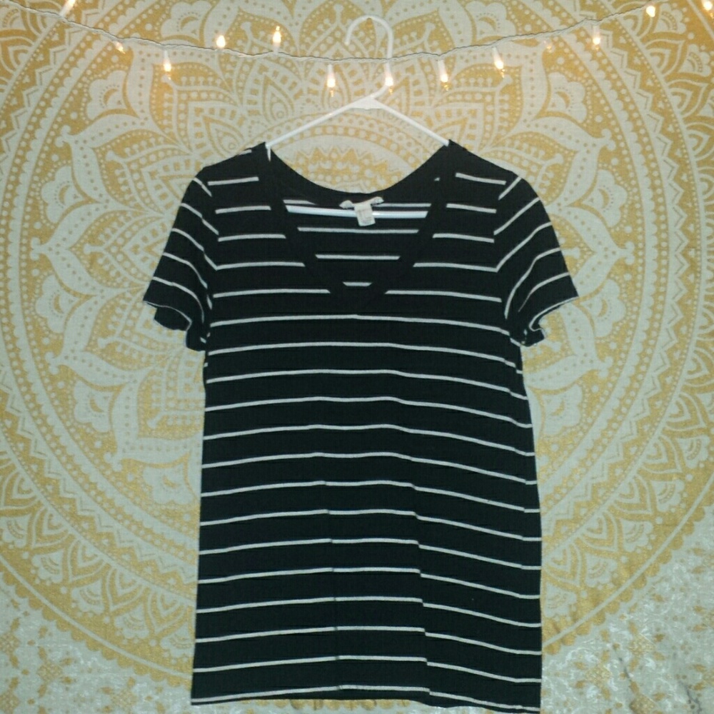 v neck tee