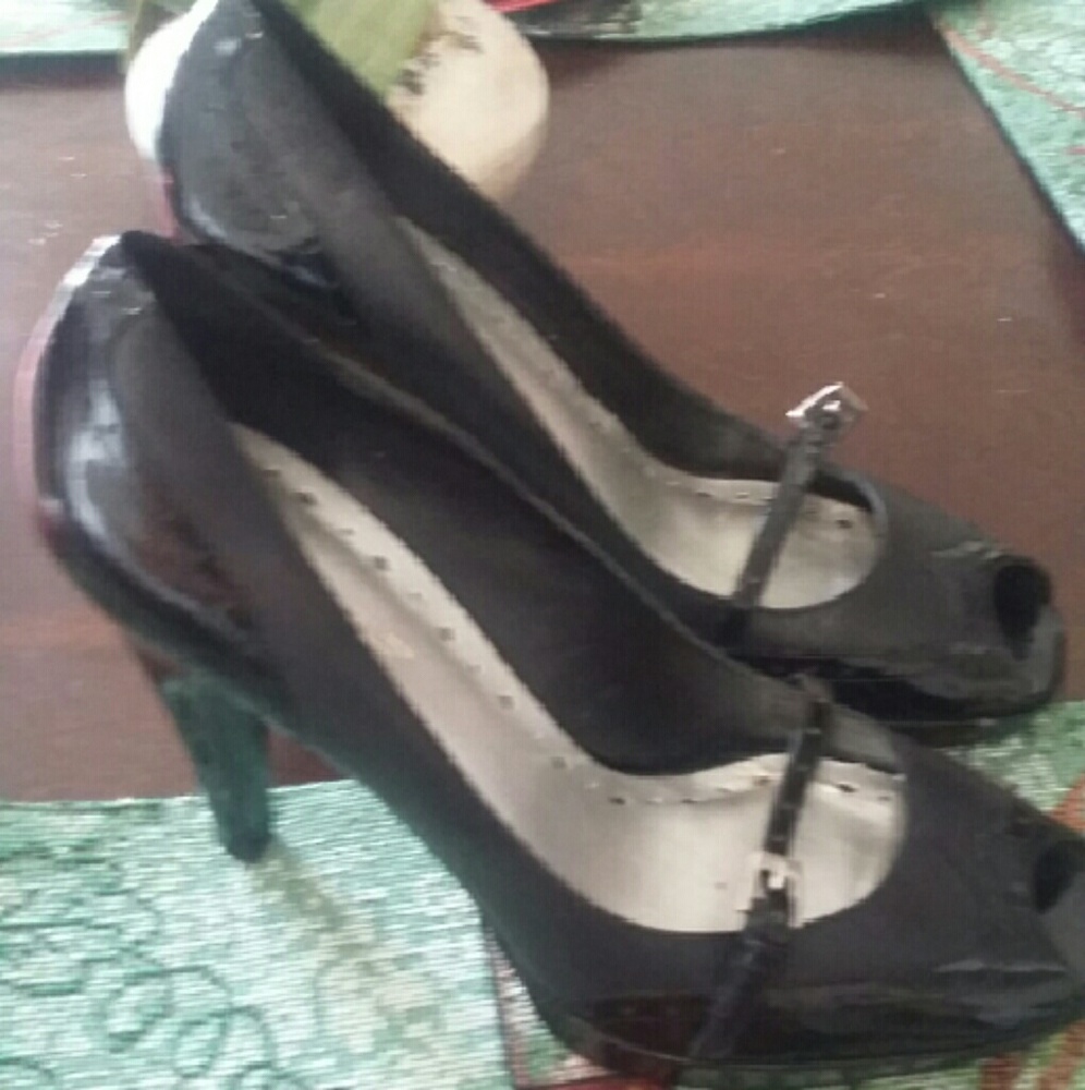 9.5 BCBG Black peep how MaryJane pumps