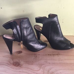 Heel booties