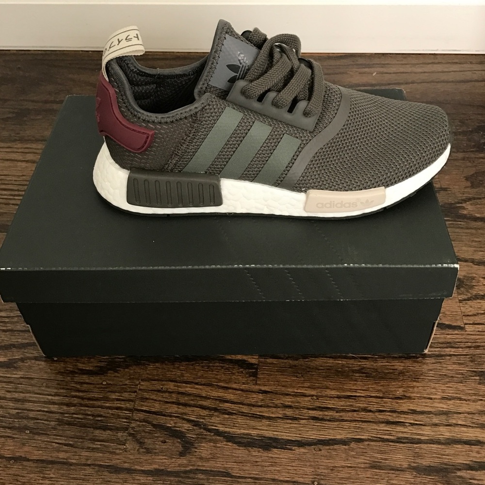 Adidas NMD R1 women's size 5. New!