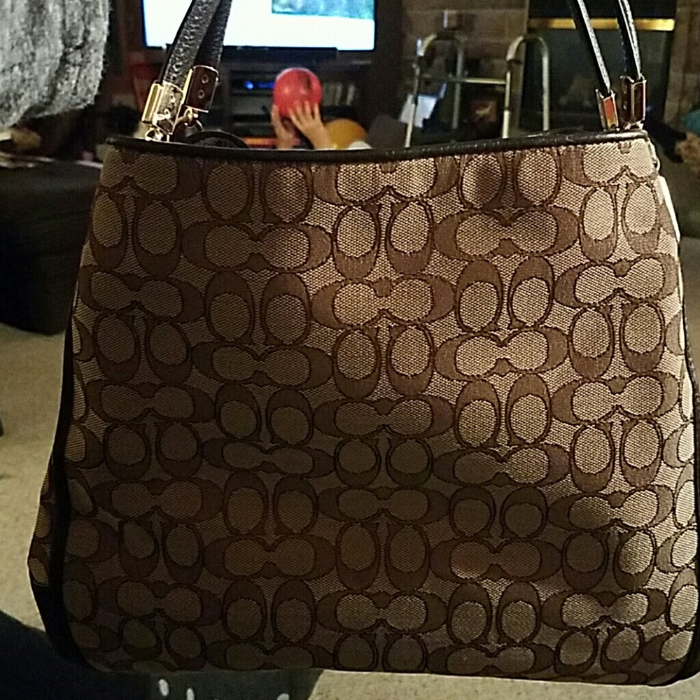 COACH EDIE SHOULDER BAG IN SIGNATURE JACQUARD