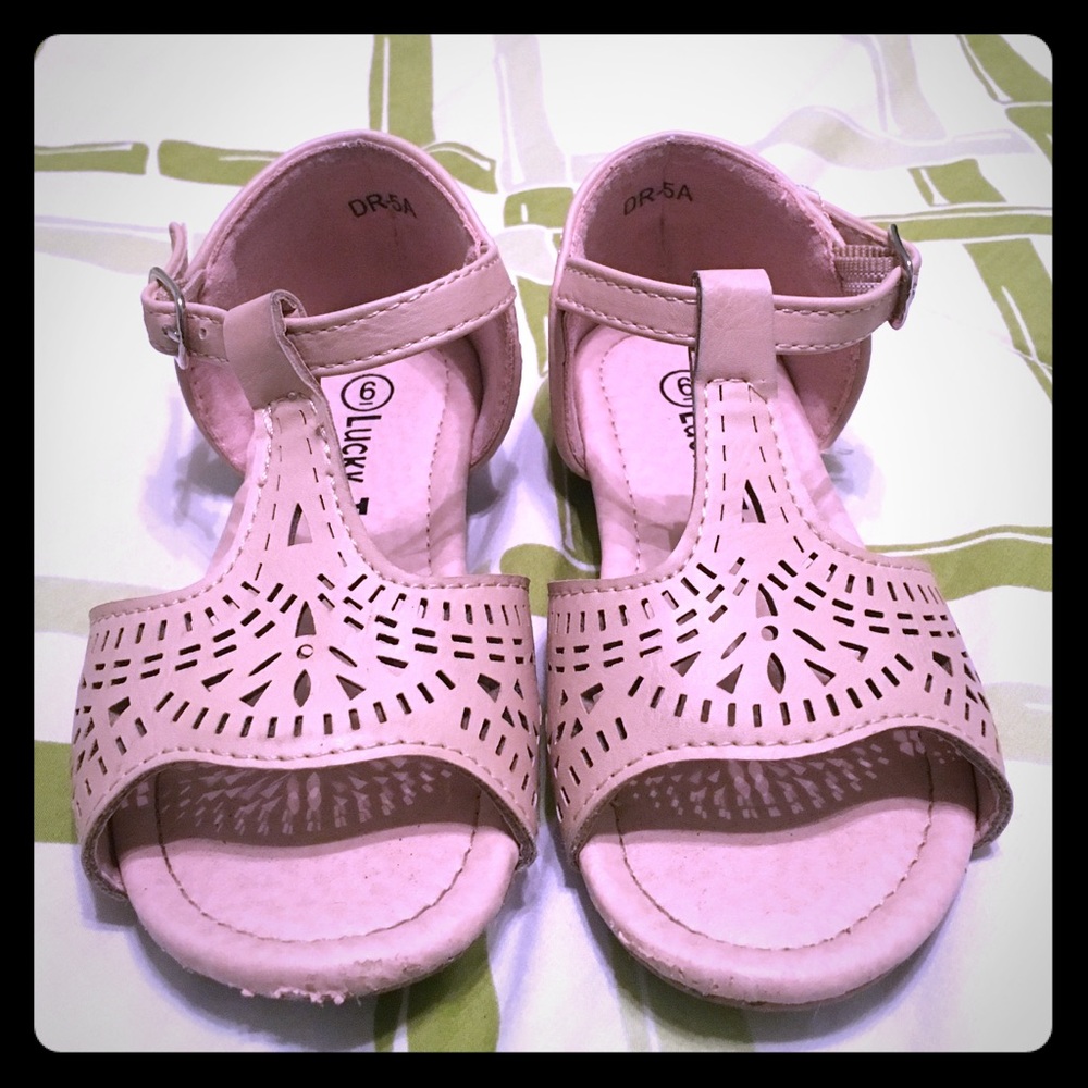 🌷Adorable Sandals!🌷