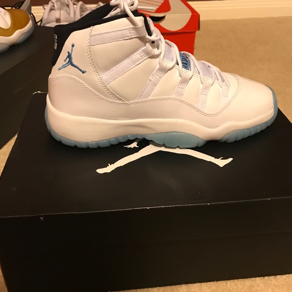 Jordan 11 Legend Blues