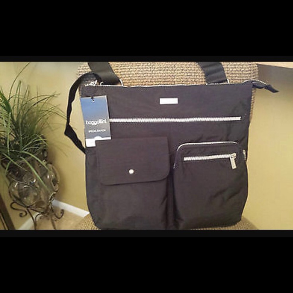 Baggalini Quest cross body special edition