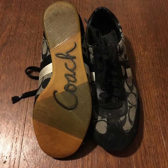 Coach - Picture 2 of 4