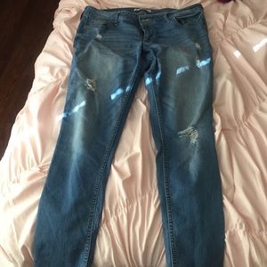 hollister ripped skinny jeans