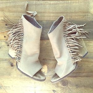 Dolce Vita fringe wedge Sandel size 8!