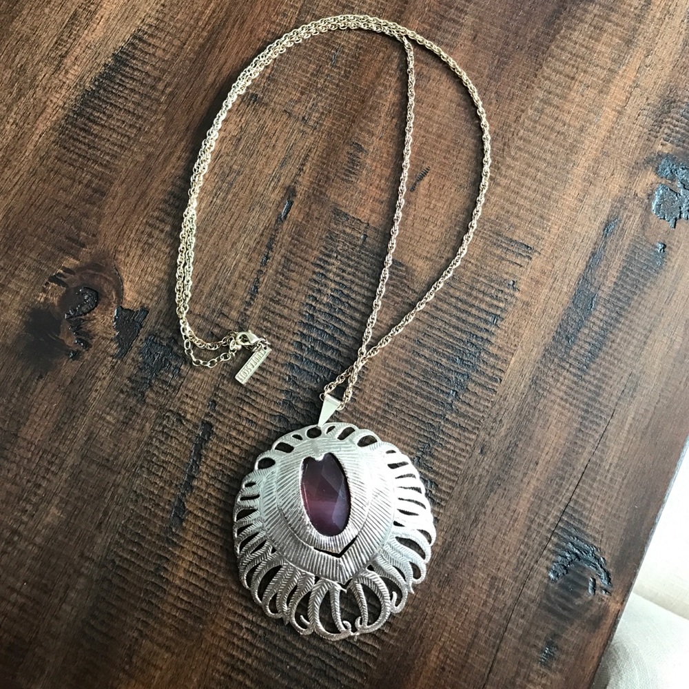 Kendra Scott necklace
