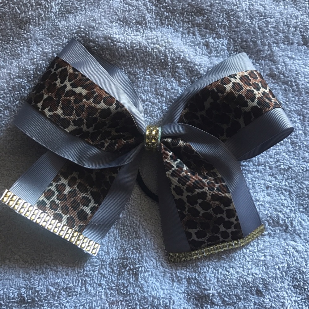 Handmade cheer bow 🎀