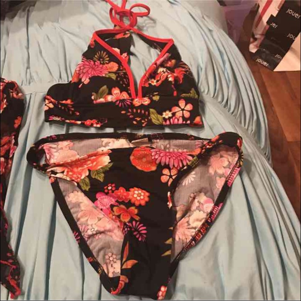 womans INC bathing suit