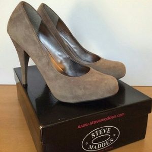 Steve Madden grey suede pumps