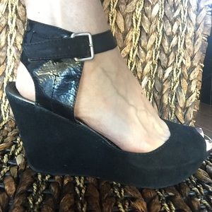 Black suede shoes by Kenneth Cole,size 8