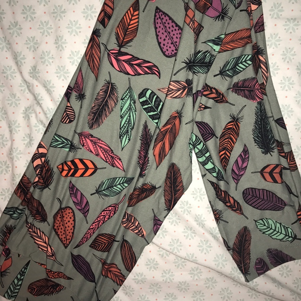 Feather one size Lularoe