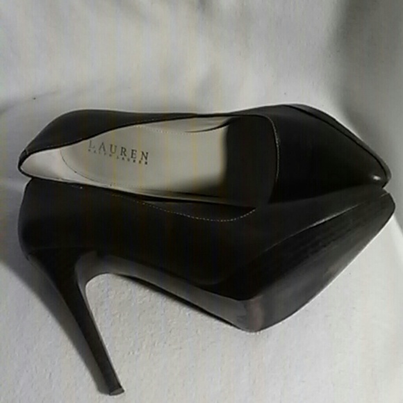 Ralph Lauren Genuine Leather Pumps - Picture 2 of 4