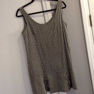 Sleeveless Mica short dress. Size M-4 slits plaid