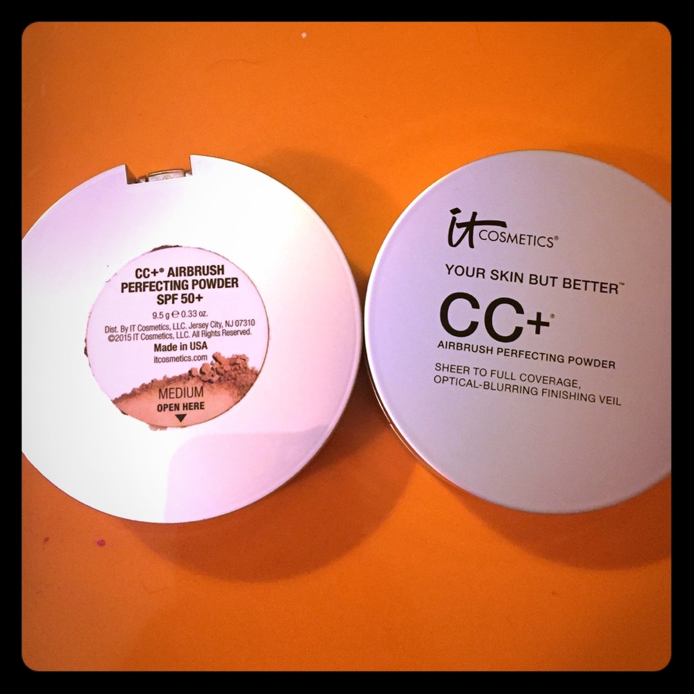 Two It Cosmetics Airbrush Powder in Medium.