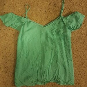 Tank top off the shoulder