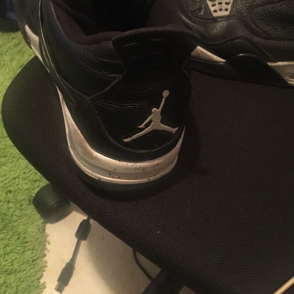 Jordan's 4's - Picture 2 of 4
