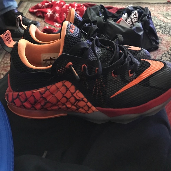 Lebron lava size 5