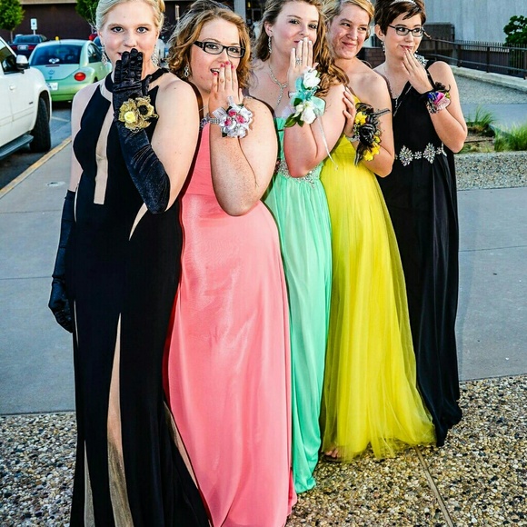 Dress - Picture 3 of 4