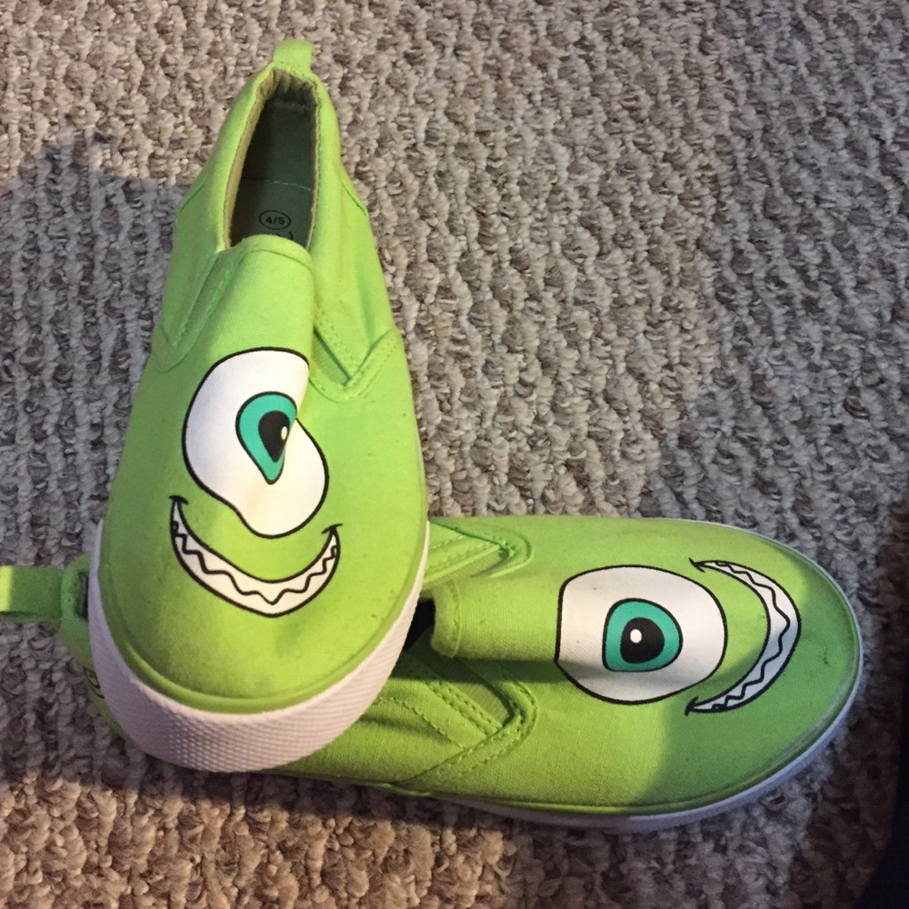 4/5 but run small- fits like 2/3. Never worn