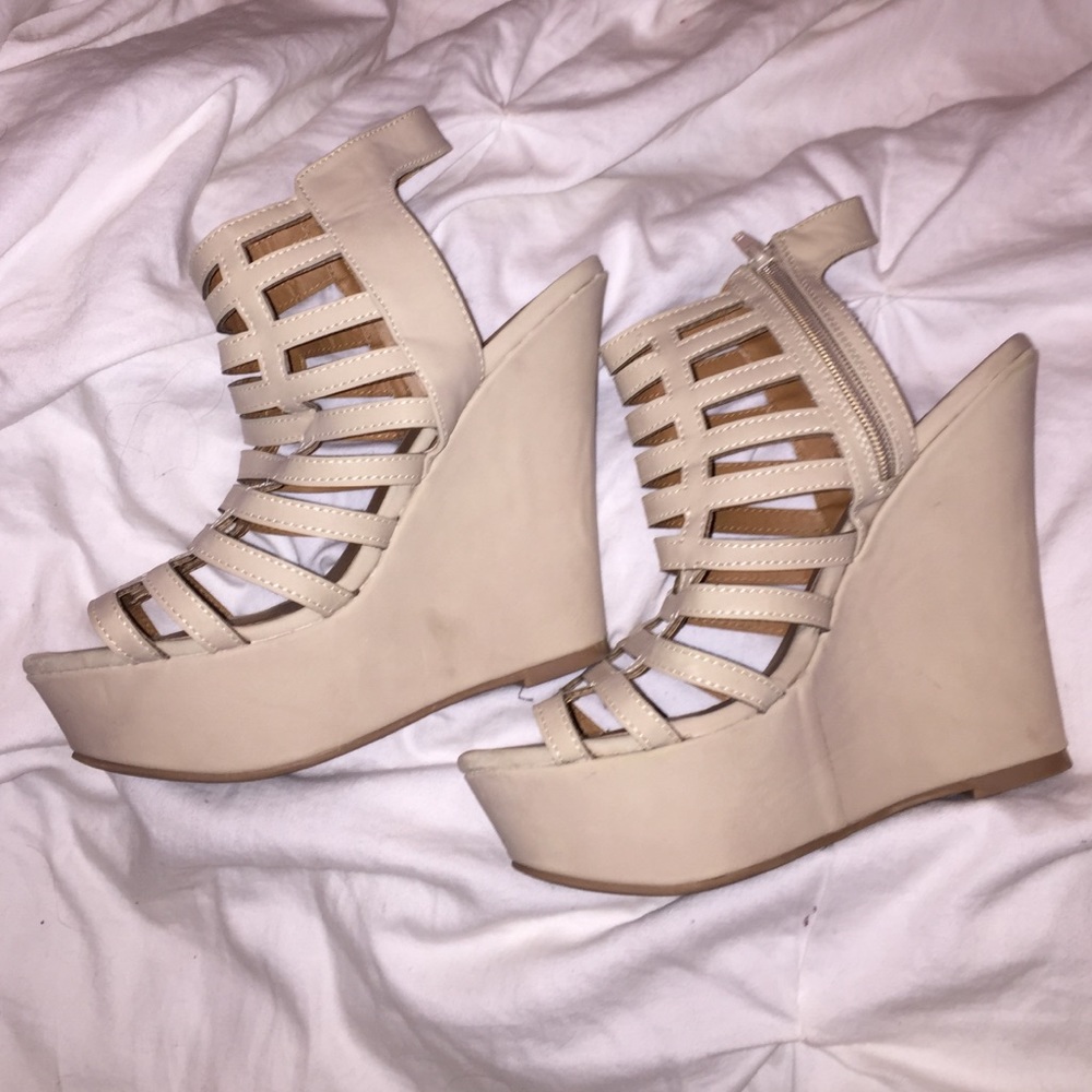 Caged wedges - Picture 2 of 3