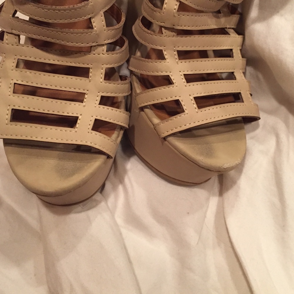 Caged wedges - Picture 3 of 3