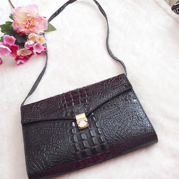 BLACK ENVELOPE PATENT REPTILE  CROSS BODY NWOT - Picture 1 of 9