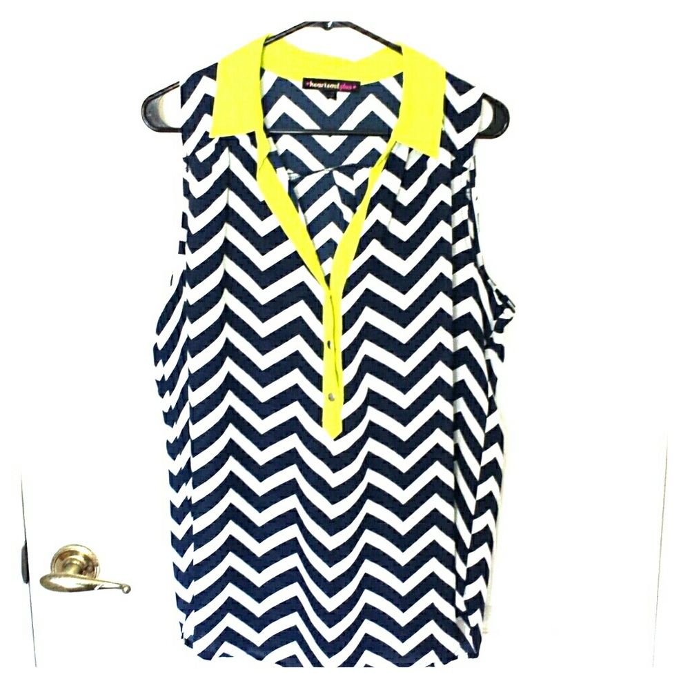 Adorable chevron sleeveless blouse