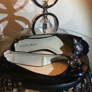 Ellen Tracy "Basil" Flat 8.5M