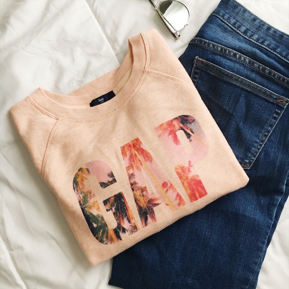 3/4 sleeve GAP crew neck sweatshirt