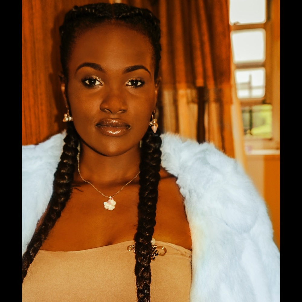 Meet your Posher, Shamona