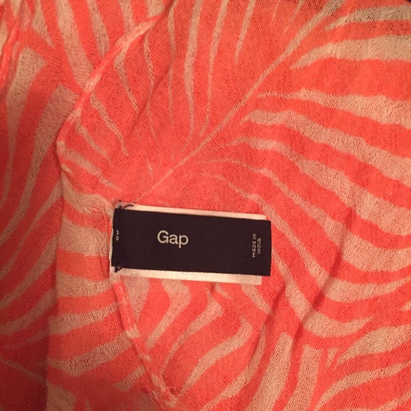 Bright scarf - Picture 2 of 2