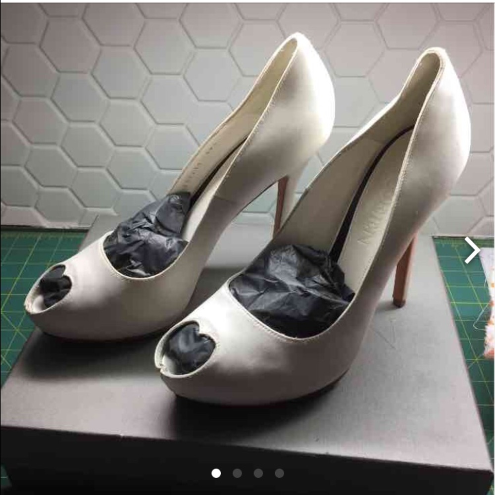 Alexander McQueen Heart Peep Toe Pumps