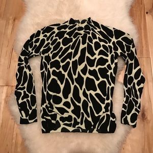 🎀Zebra black/white top🎀 size S. Soft fabric
