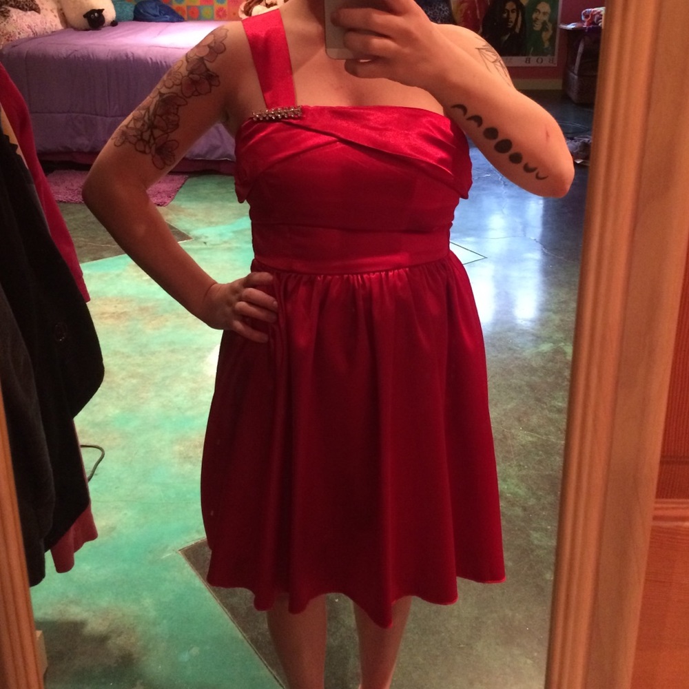 Red Dress - Picture 2 of 4