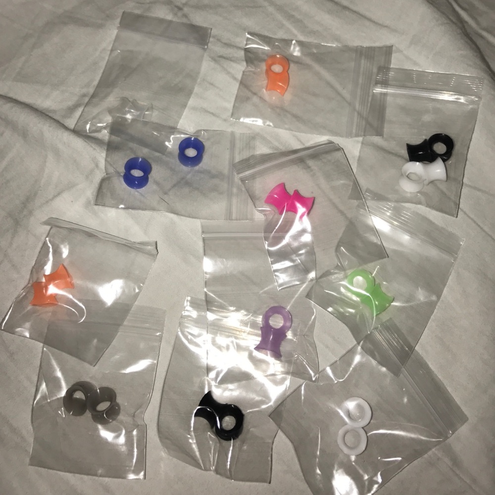 12 pair of 0g or 8mm Plugs