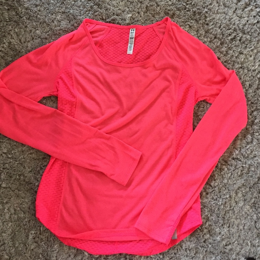 Woman's under armour small petite long sleeve