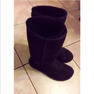 UGG BOOTS (Tall Black)