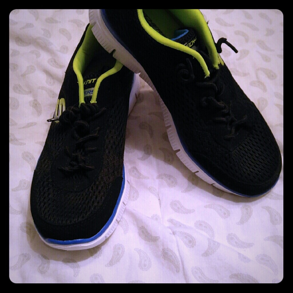 Boy's Sketchers size 5 1/2.