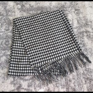 Houndstooth scarf