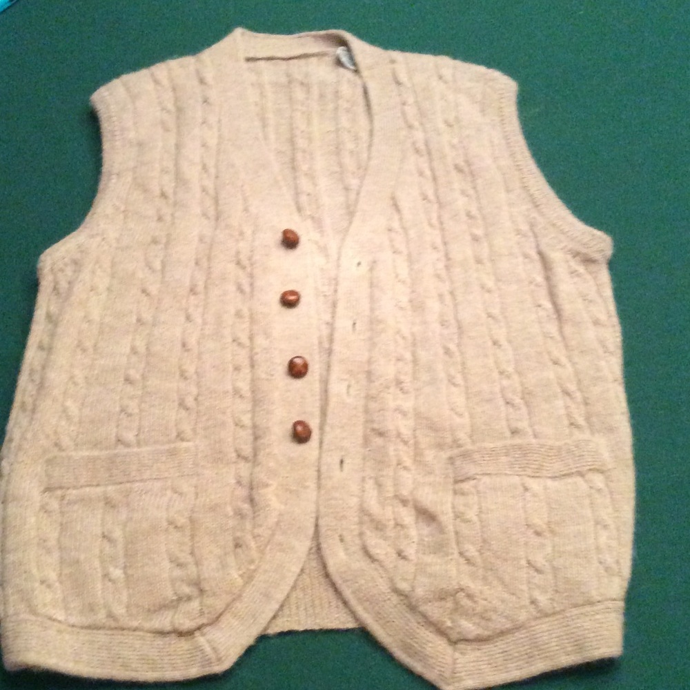 100% Peruvian alpaca sweater vest  leather buttons