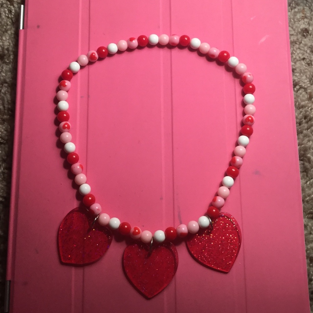 I'm going to sell a a necklace for a little girl😍