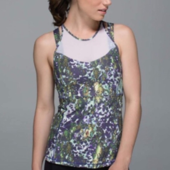 Lululemon Running In The City Tank 6 - Picture 3 of 5