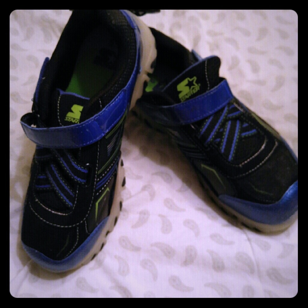 Big boy's Starter sz 6 sneakers